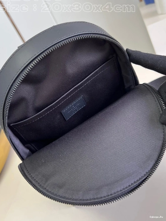 Pilot VUITTON LOUIS Slingbag 0324